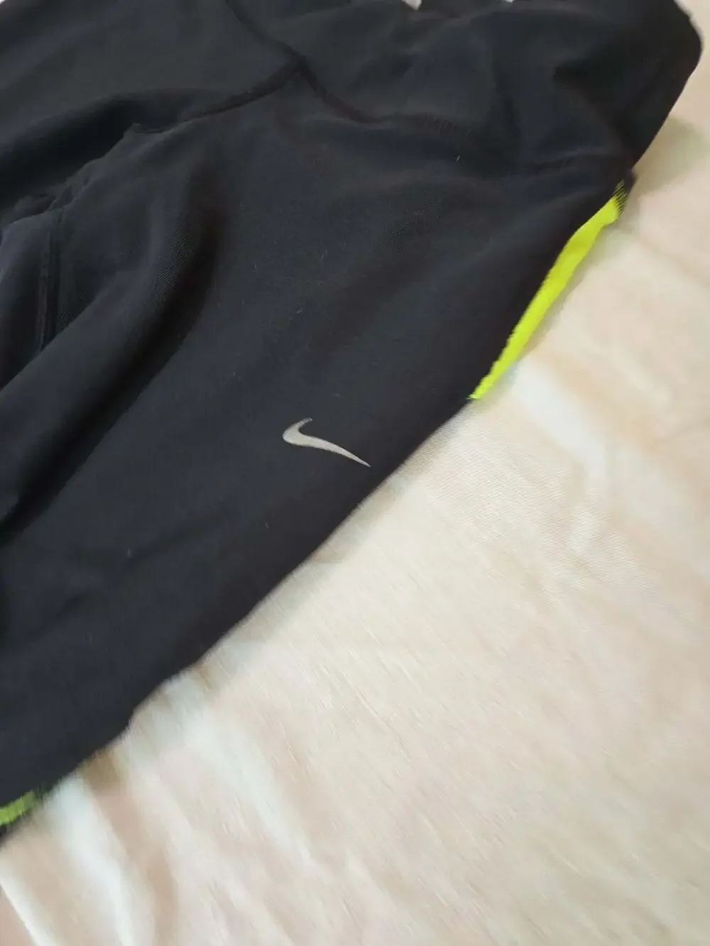 Nike Dri-Fit Women's Running Leggings with Neon Yellow Accents S. 022